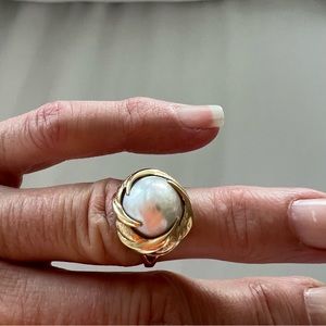 Beautiful ring - 14k gold and fresh water pearl